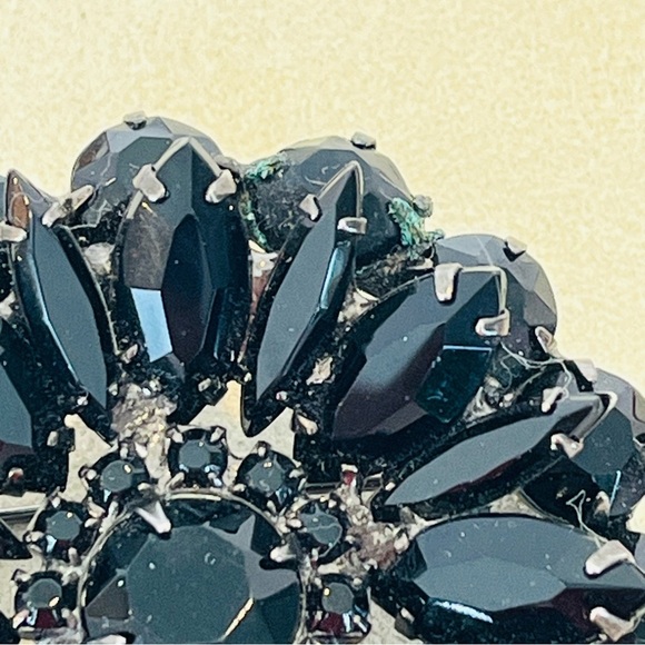 Black Stone Floral Pattern Vintage Brooch - Picture 7 of 9